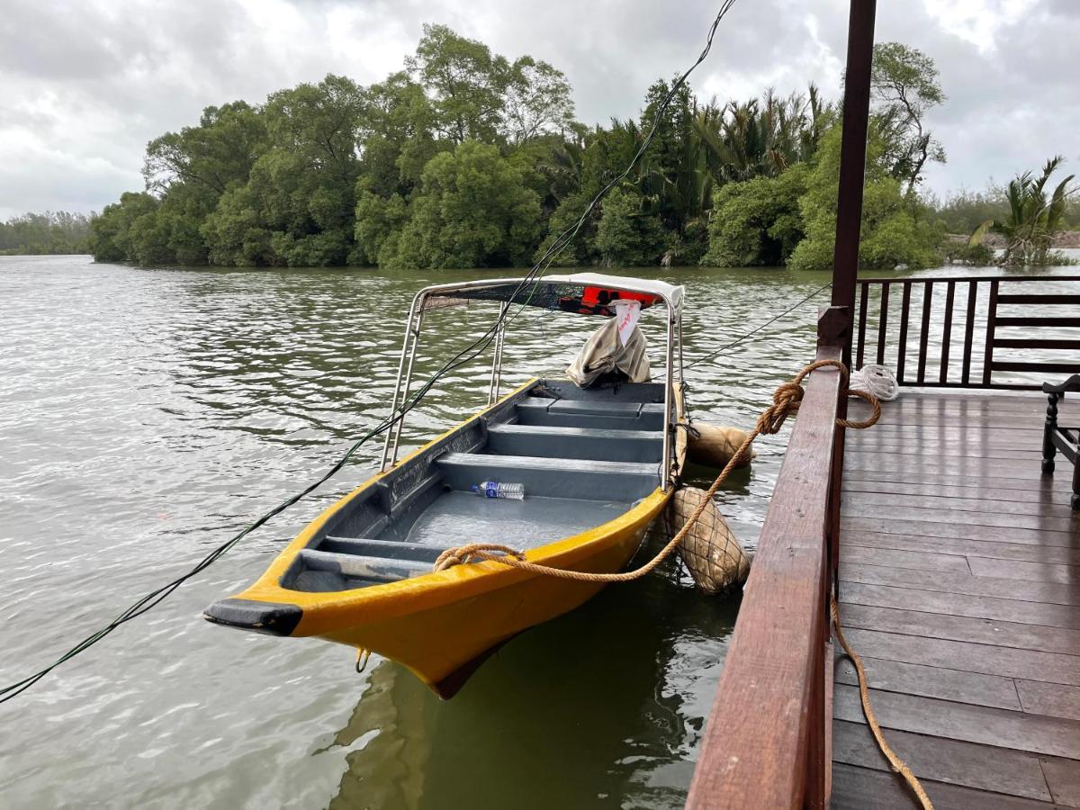 Qimmy Riverside Floating Cabin Kuala Terengganu Exteriör bild