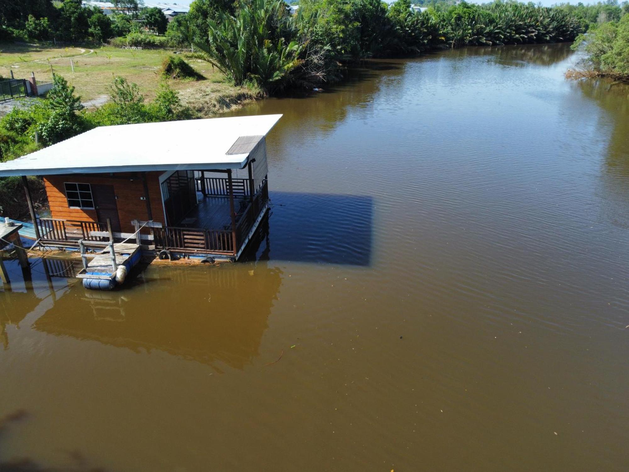 Qimmy Riverside Floating Cabin Kuala Terengganu Exteriör bild